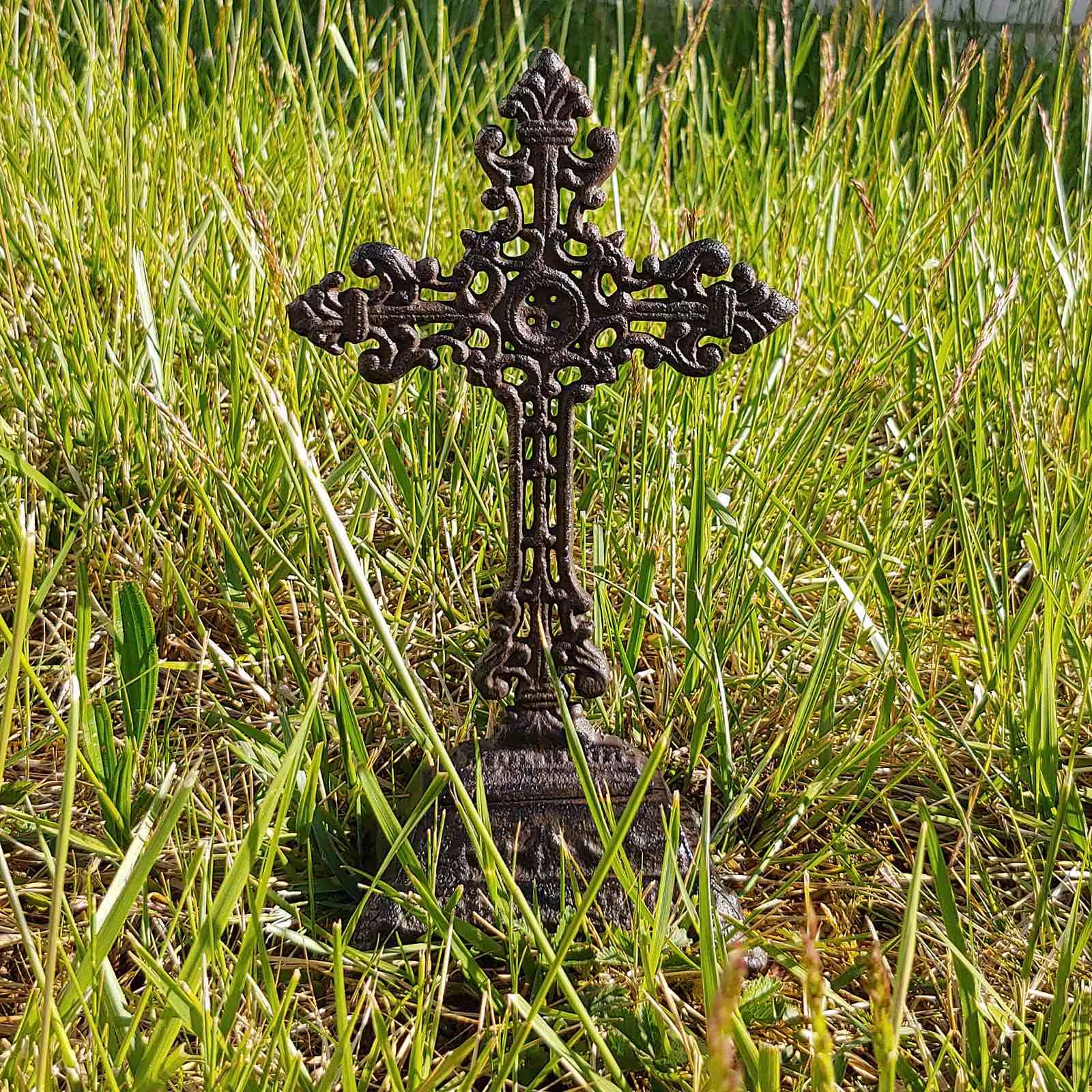 Kreuz Kruzifix im Nostaligie Anitk-Stil Eisen Deko Standkreuz Kirche