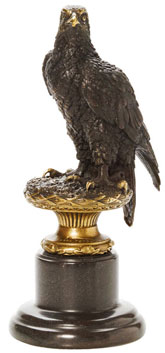 Adlerstatue, Metallfigur, braune Statue, Sockelmontur, Ornamentstatur