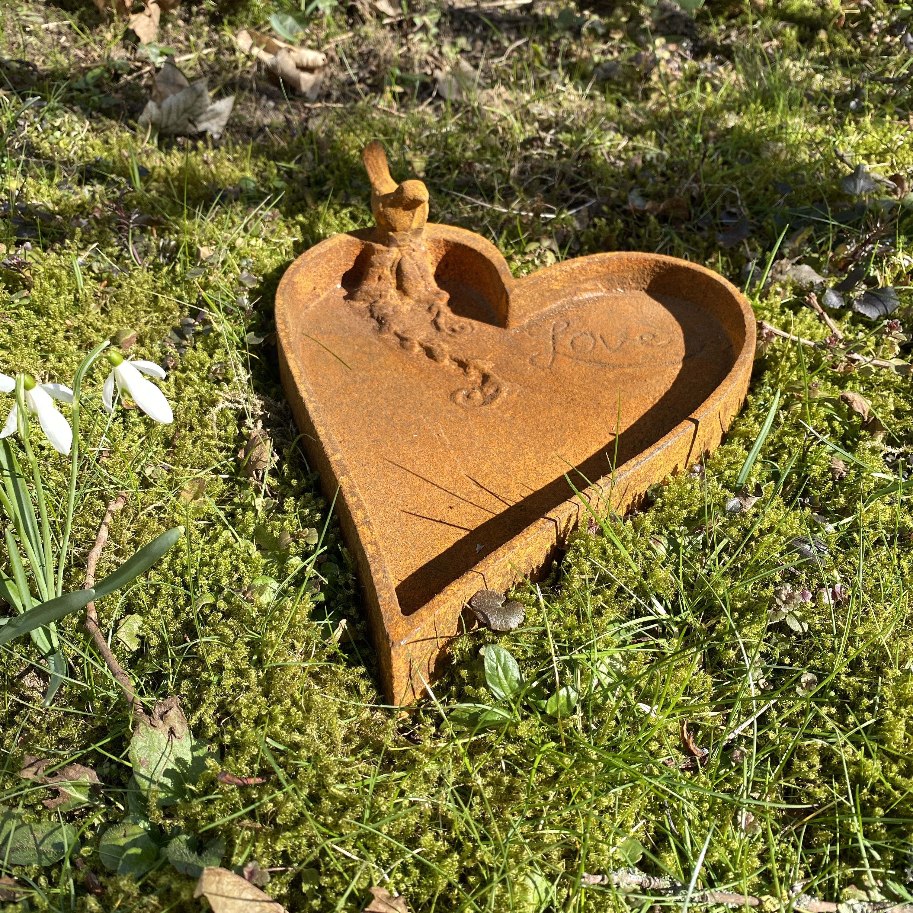 Schale Vogeltränke Herz Liebe Vogelbad Eisen Garten Dekoration Antik-Stil Love